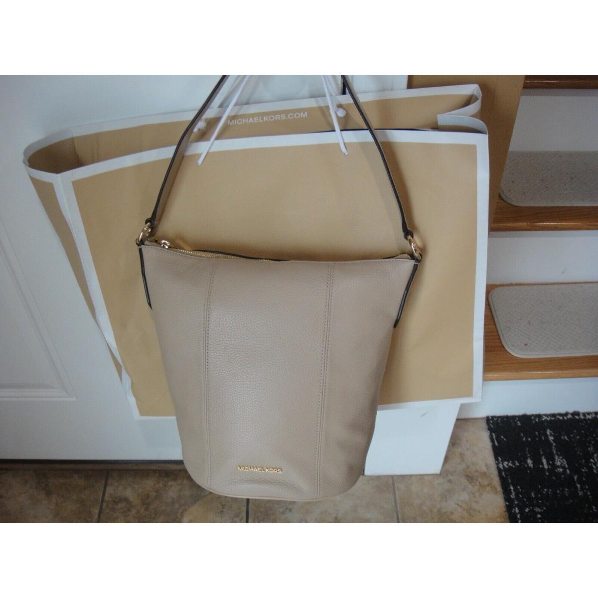 Michael Kors Brooke Medium Leather Hobo / Bucket bag.$378.00.100%