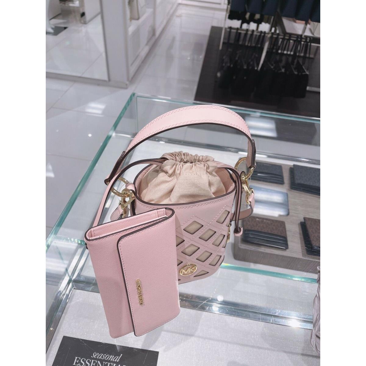 michael kors aidy bucket