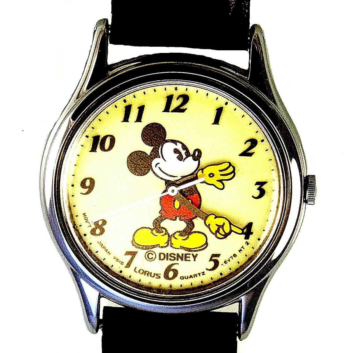 Lorus Mickey Mouse Glow In The Dark Lumibrite Dial Hands Point Time Quarts Watch