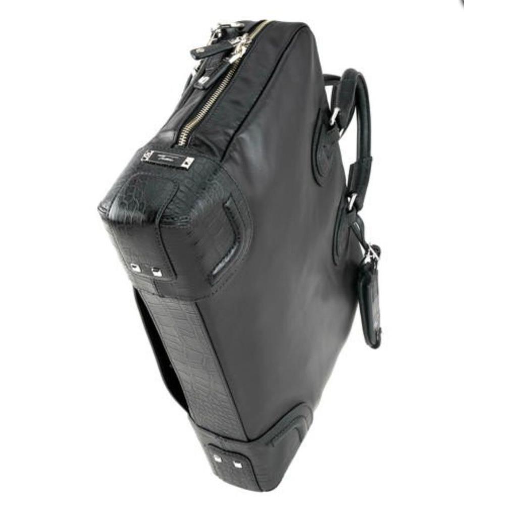 tumi attache
