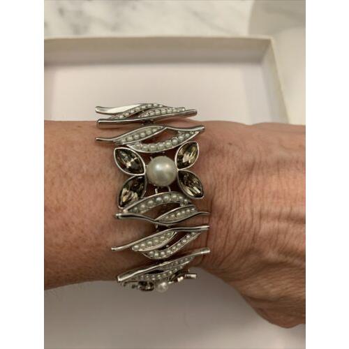 Givenchy Silver-tone Artificial Pearl Crystal Decorative Link Bracelet GB5