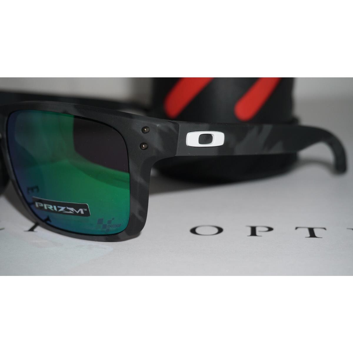Oakley sunglasses  - Matte Grey Camo Frame, Prizm Jade Iridium Lens 4