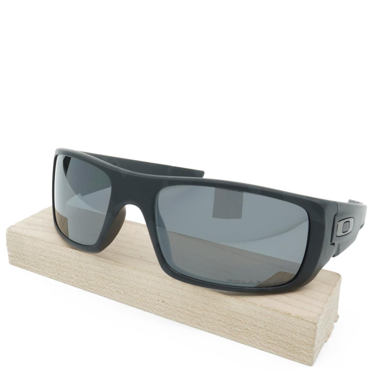 OO9239-31 Mens Oakley Crankshaft Polarized Sunglasses - Frame: Black, Lens: Gray