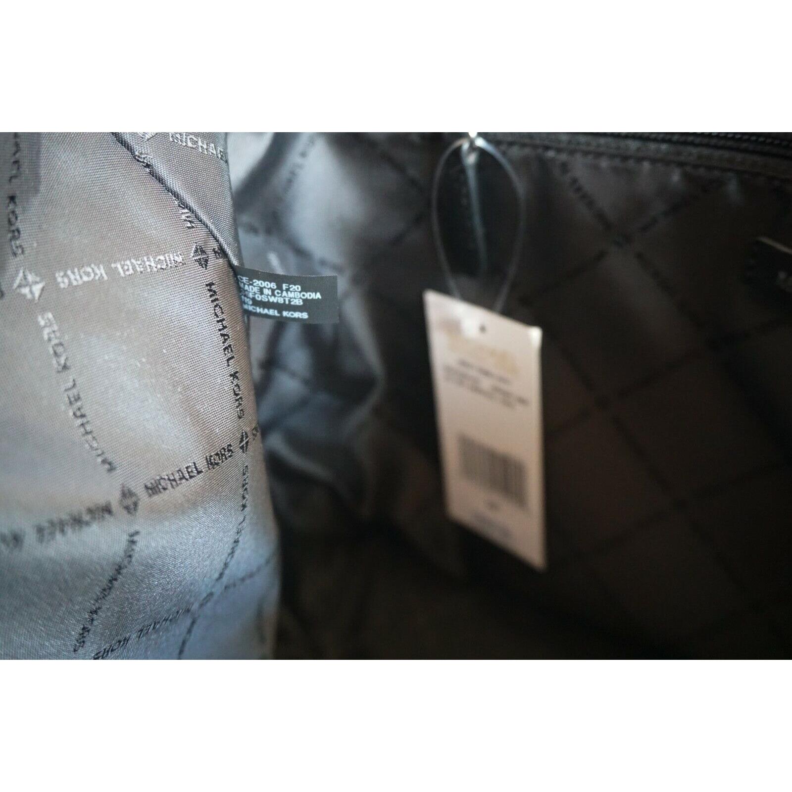 Michael Kors  bag  JET SET TRAVEL - White Black Exterior, Black Lining, Black Handle/Strap 8
