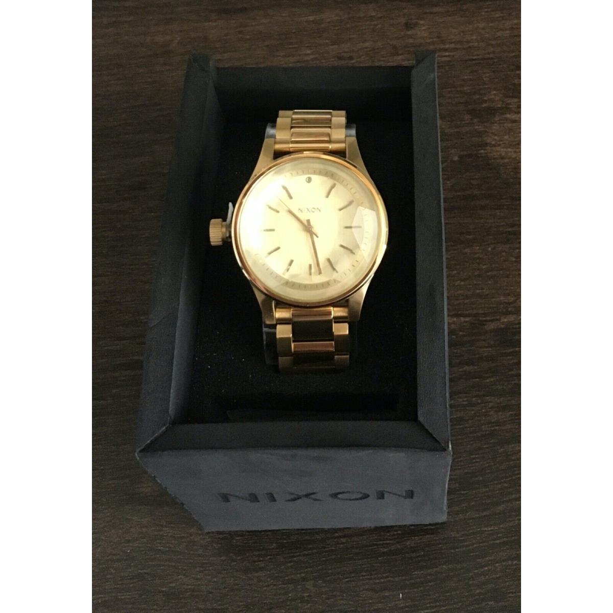 Nixon facet 38 clearance gold