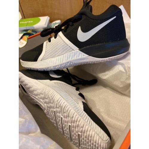 Nike Assersion Basketball Shoes Sneakers Boy`s Kids Size 1Y Black and White | 0886061006058 - Nike Black / White | SporTipTop