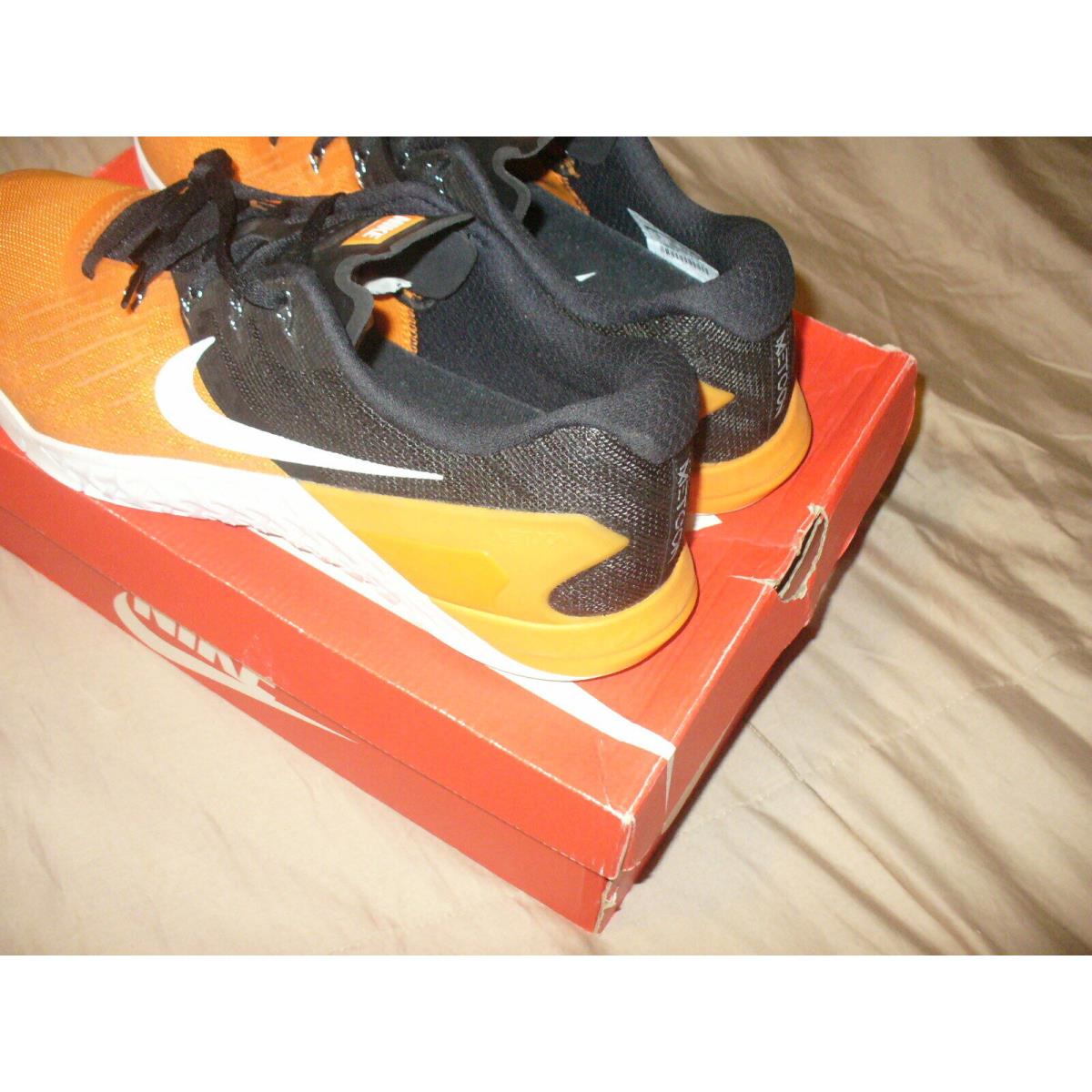 nike metcon orange black