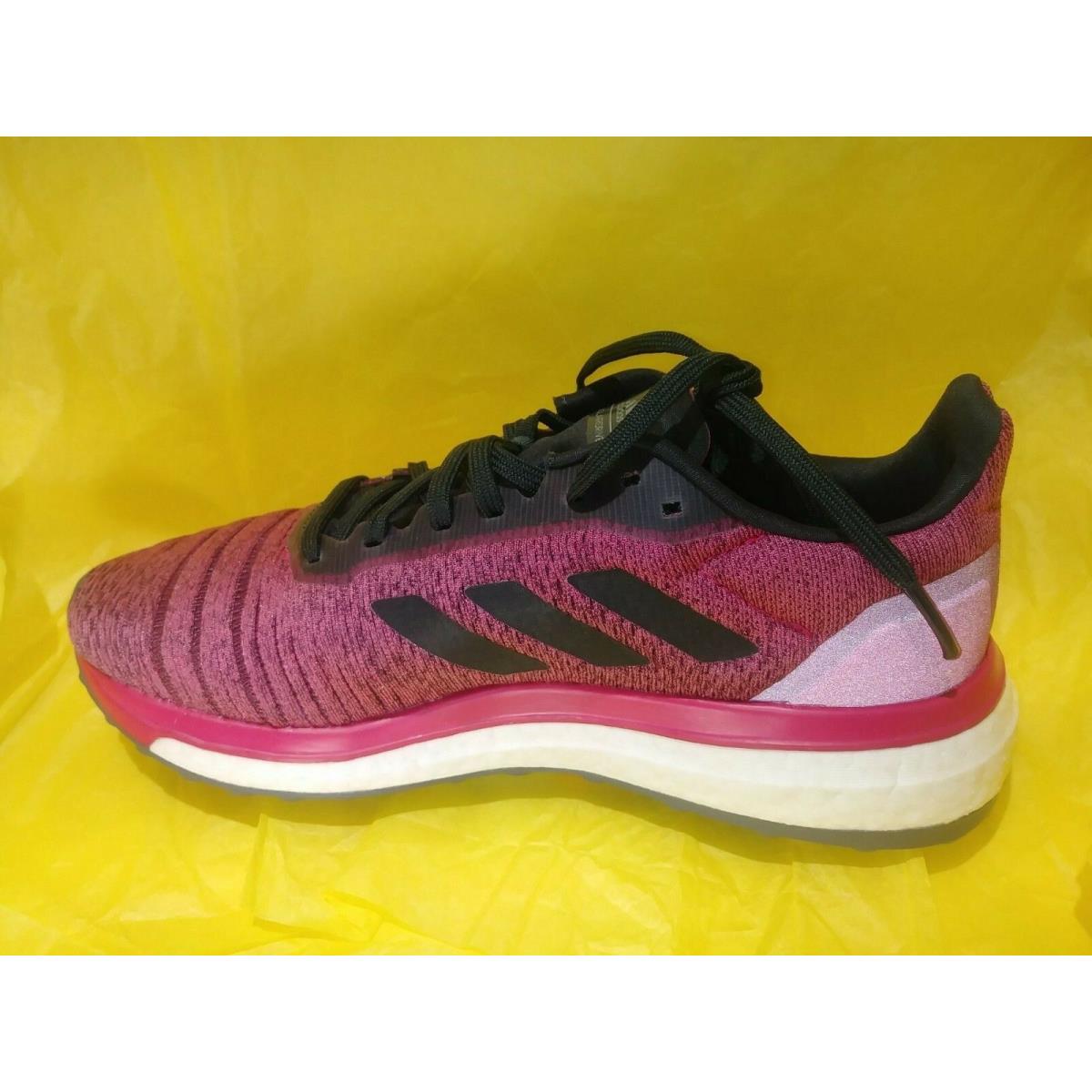 magenta tennis shoes