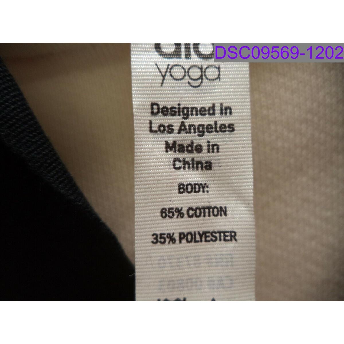 Alo Yoga clothing  - Pristine 2
