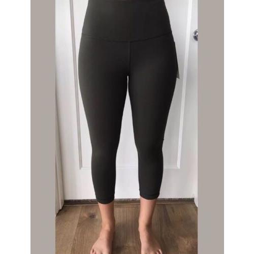 lululemon size 4 wunder under