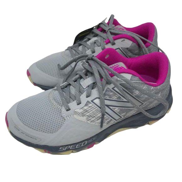 New Balance Women`s 690v2 Trail Running Shoes Size 5W