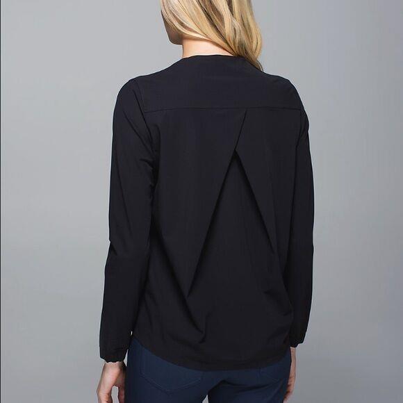 L023 Lululemon Solo Women Blouse Top Size 4 in Black