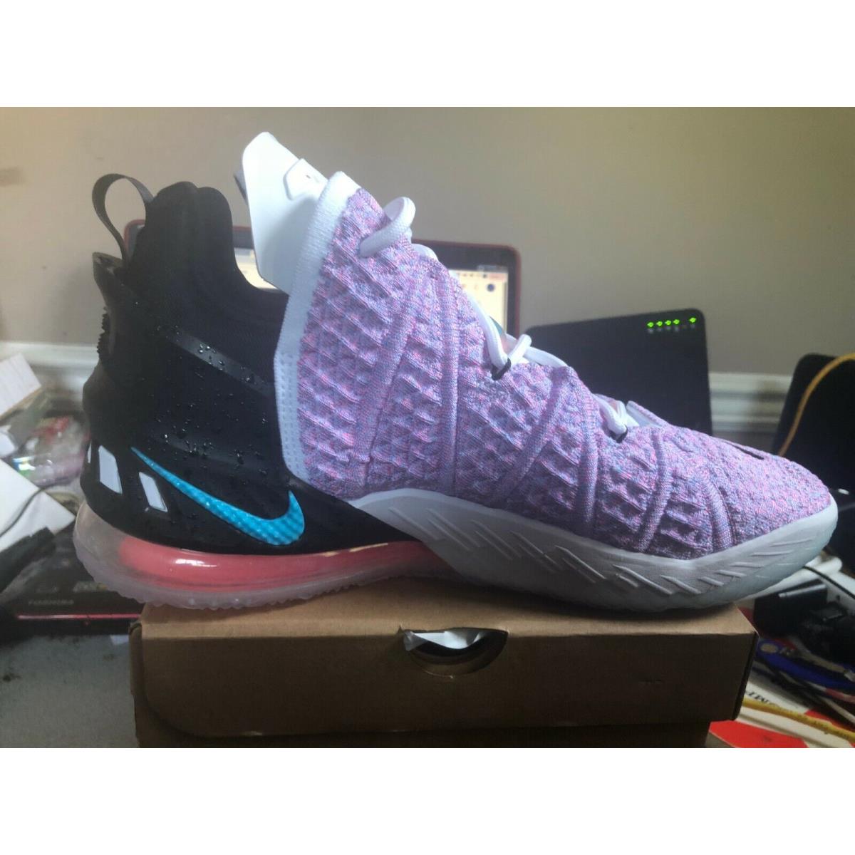 Nike shoes LeBron - Multicolor 0