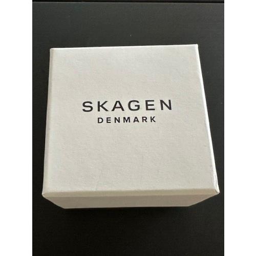 Skagen Signatur White Dial Ladies Watch SKW2694 Rose Gold Mesh 30mm Round