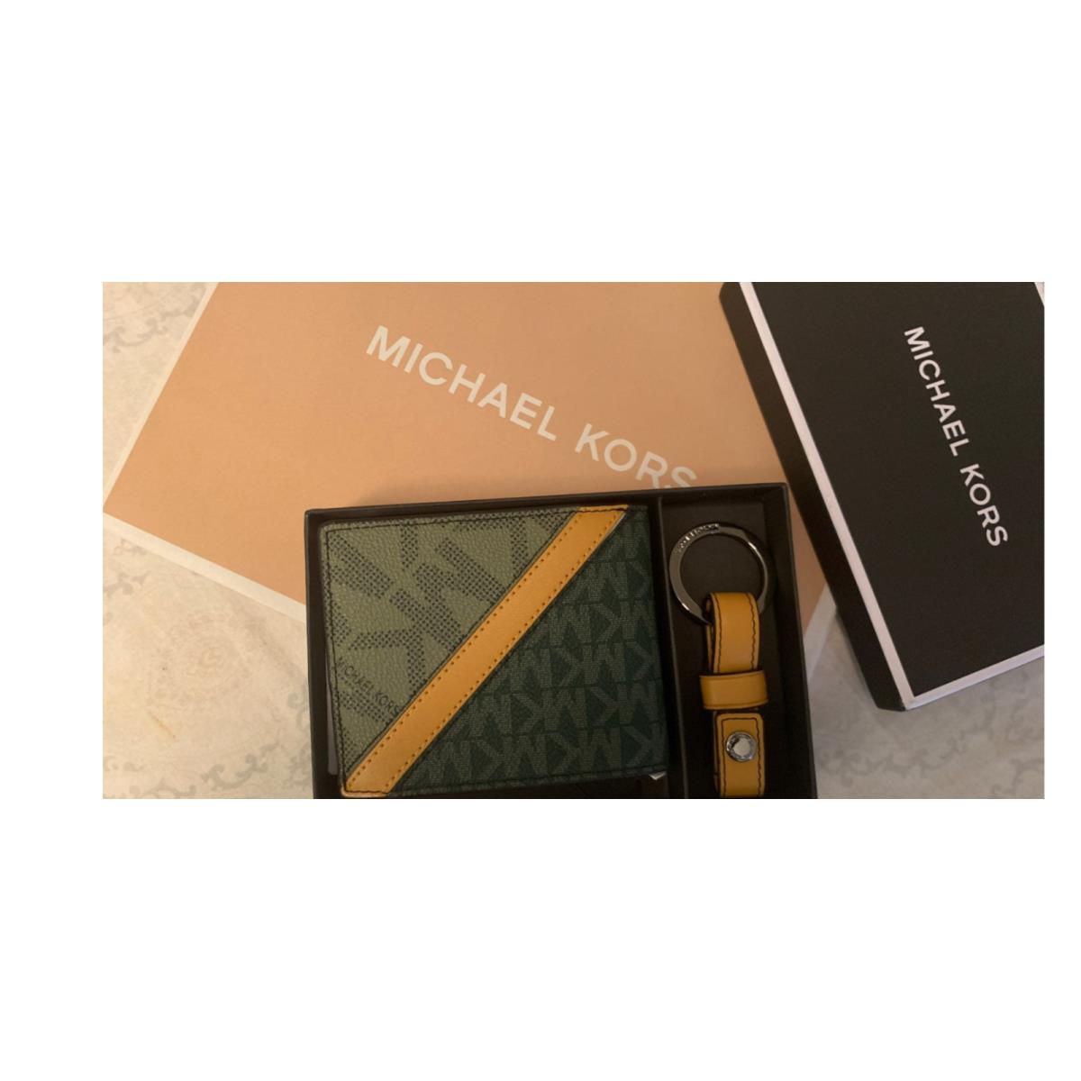 Sale Micheal Kors Slim Bifold w/key FOB box