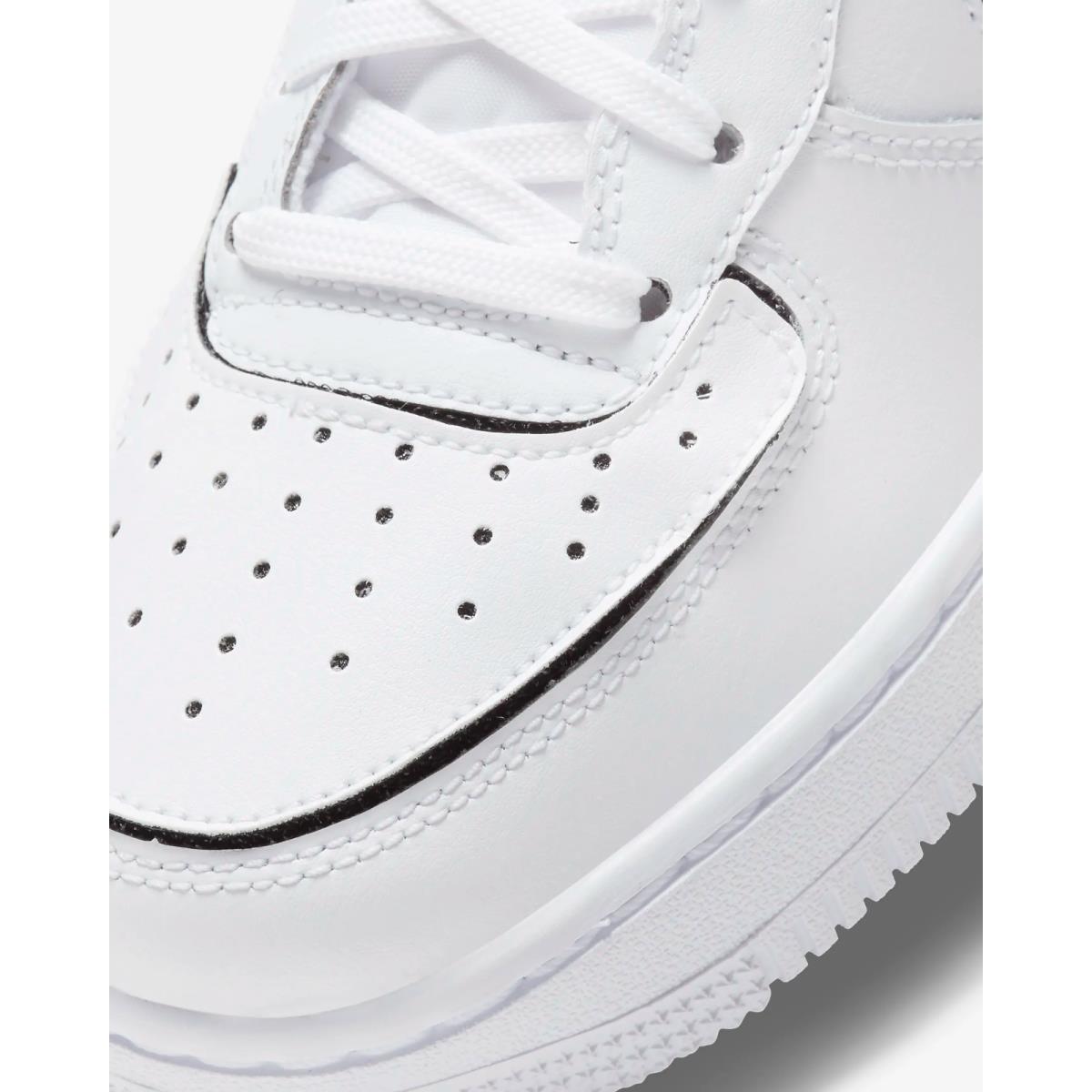 should i get a size smaller in air force 1