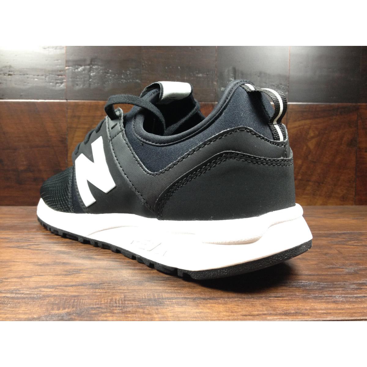 New Balance shoes  - Black / White 2