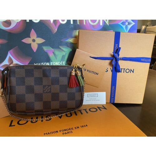 Louis Vuitton  bag  MONOGRAM - Brown Exterior