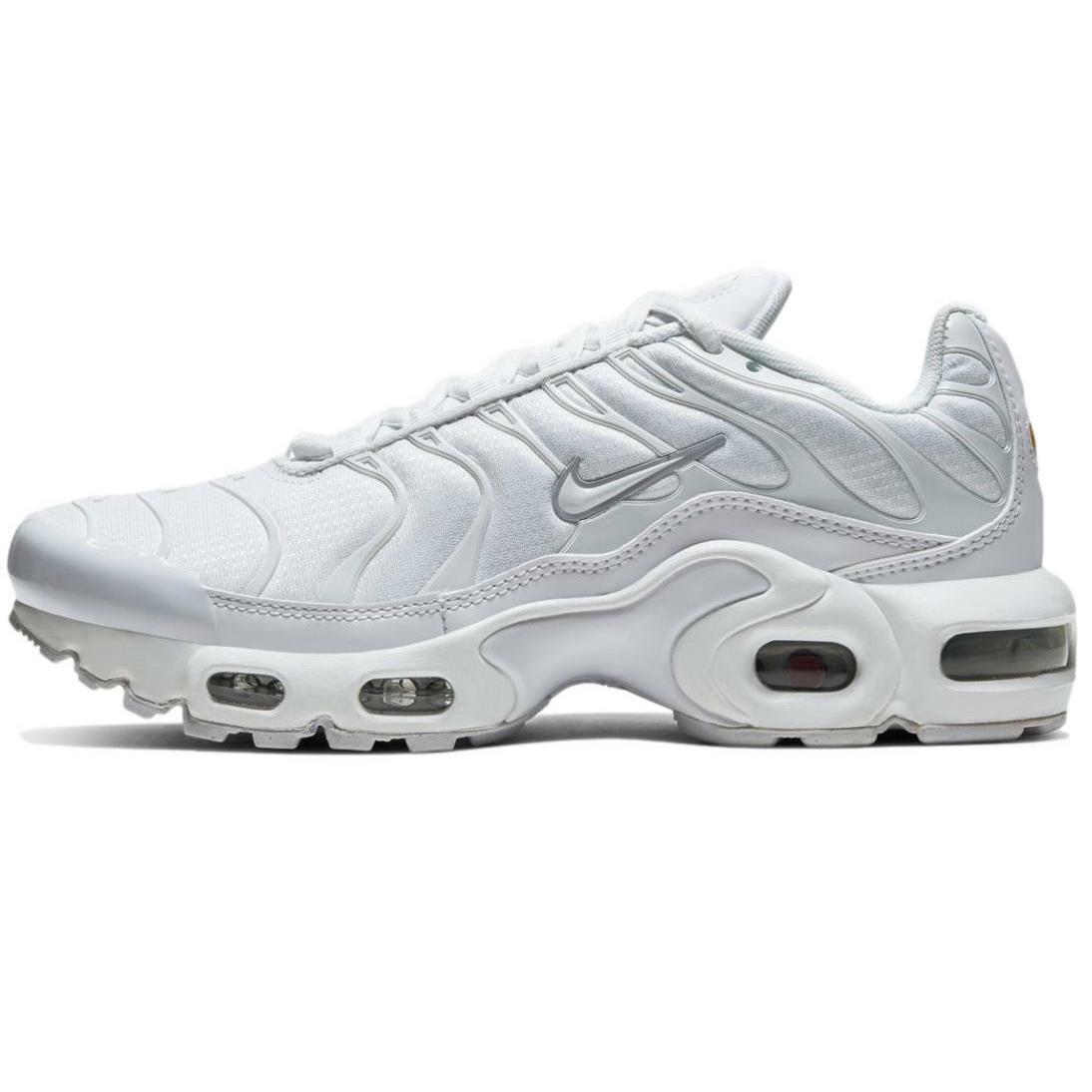 nike air max plus white metallic