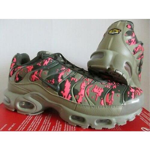 nike air max plus olive green and pink