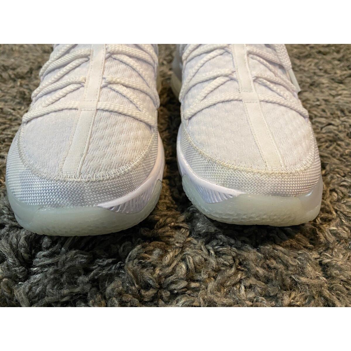 Nike shoes LeBron - White 6