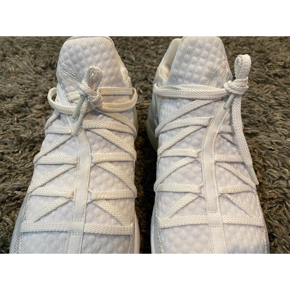 Nike shoes LeBron - White 7