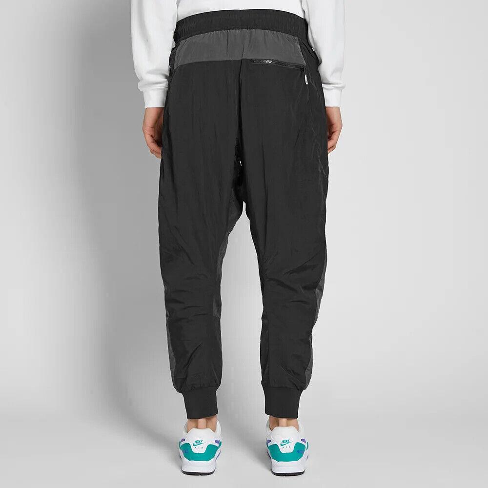 nike woven joggers in black