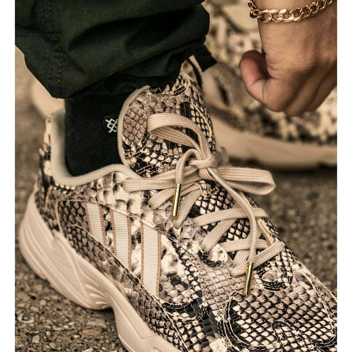 Adidas Originals Consortium Yung-1 Snake Skin `texas` EG1717 Men`s Running Shoes | 692740531021 - Adidas - Black/Beige/Brown | SporTipTop