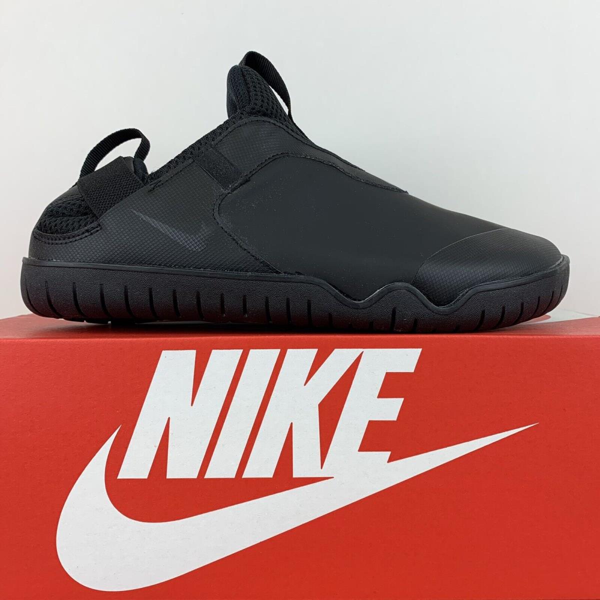 black nike nursing shoes