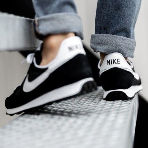 nike challenger trainers black white