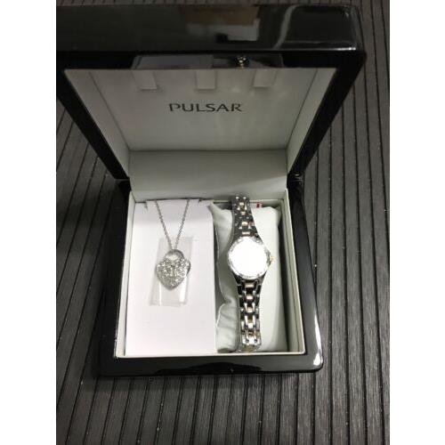 Pulsar Swarovski Mother Pearl Crystal Women Watch PXT915 Gift Set Heart Pendant