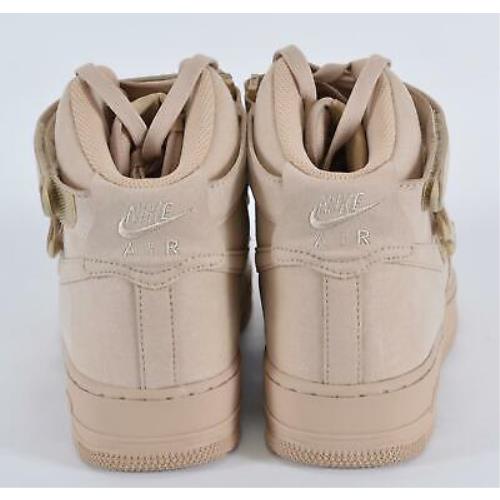 beige nike tennis shoes