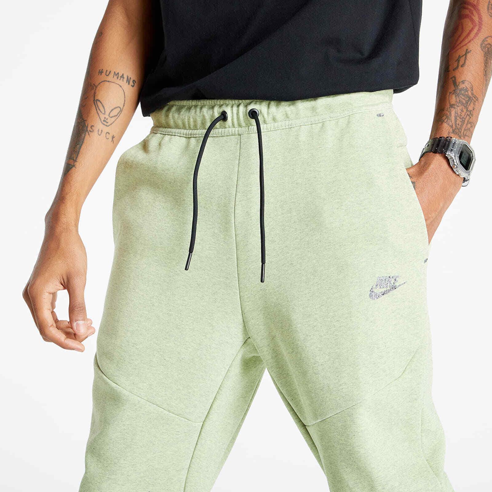 Nike clothing Sportswear Tech - Green 1
