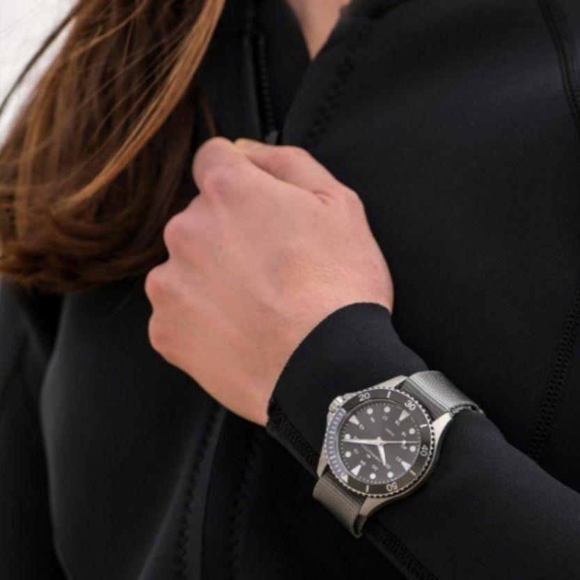 Hamilton Men`s Khaki Navy Scuba Quartz Grey Bracelet Watch 