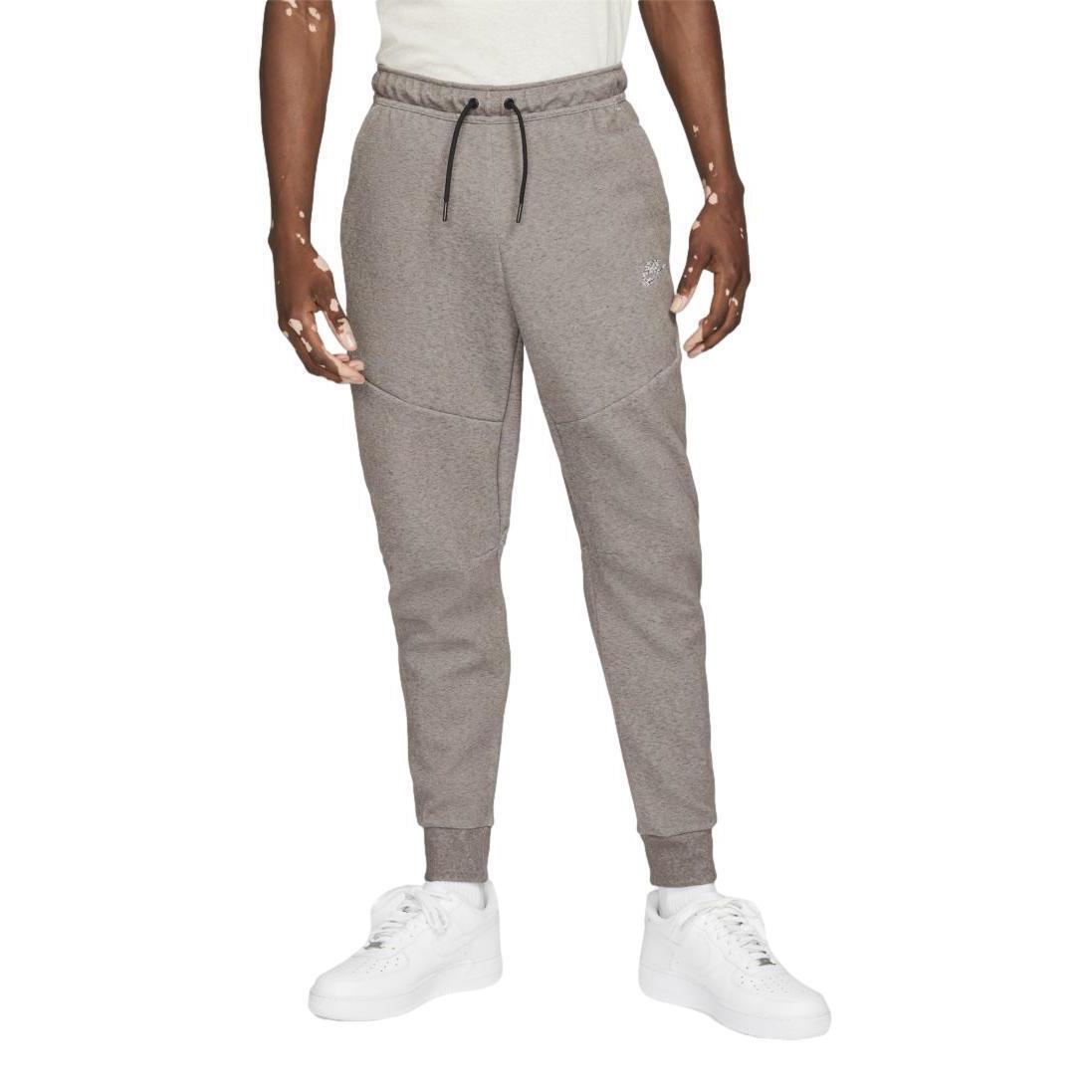 Nike Sportswear Men`s `move to Zero` Tech Fleece Joggers Ironstone DD4706-004