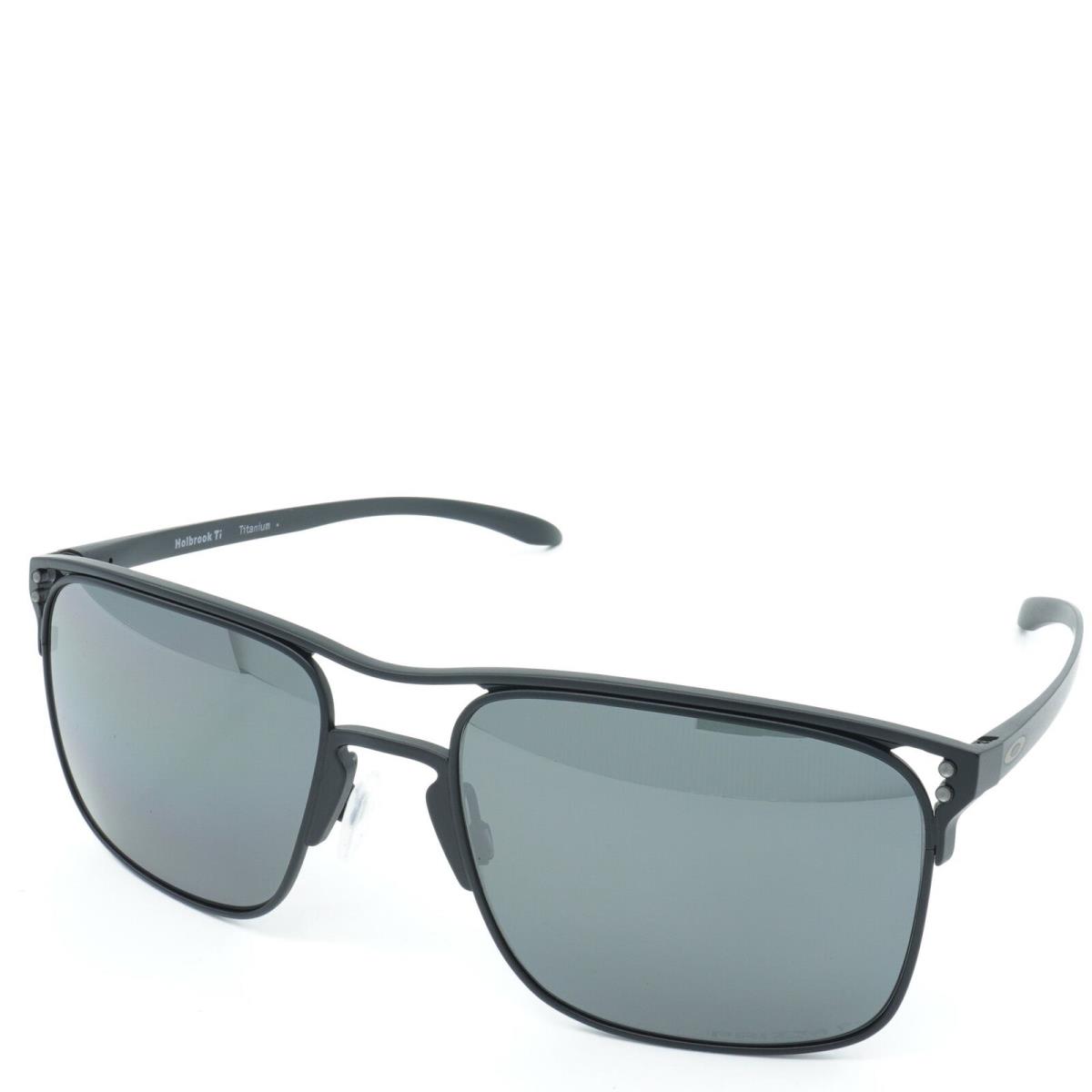 OO6048-02 Mens Oakley Holbrook Polarized Sunglasses - Frame: Black, Lens: Black