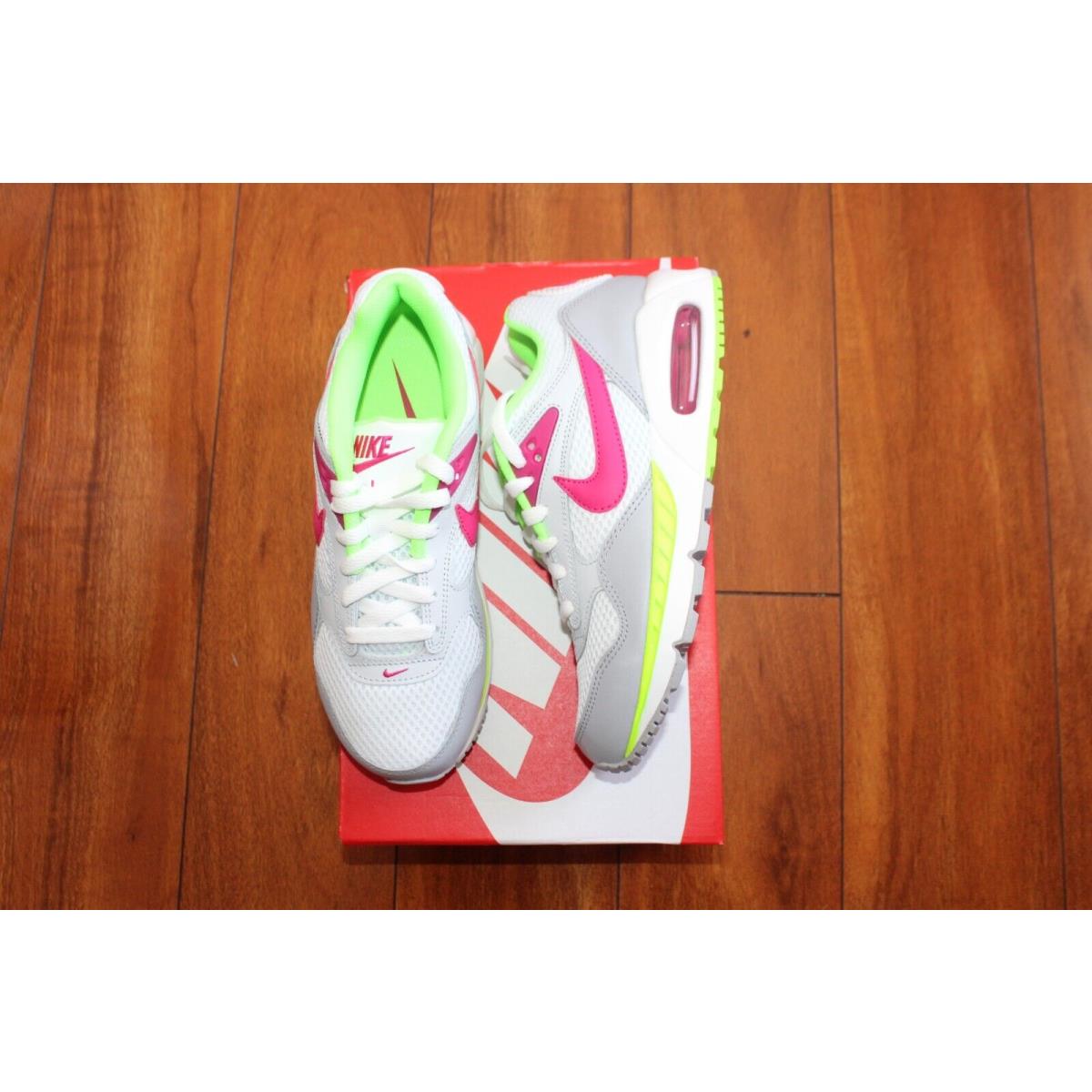 Womens Nike SZ 7.5 Shoes Air Max