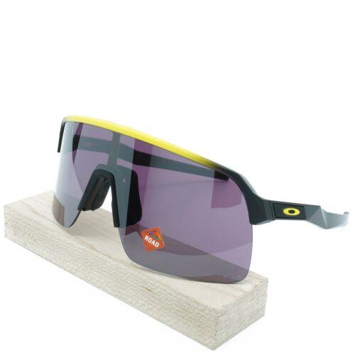 OO9463-26 Mens Oakley Sutro Lite Tdf Sunglasses - Yellow Frame