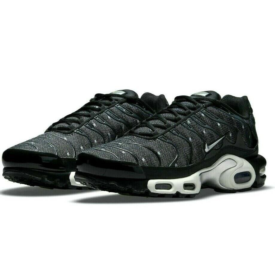 Nike Air Max Plus SE Mens Size 6 Sneaker Shoes DM7570 001 Black Chrome