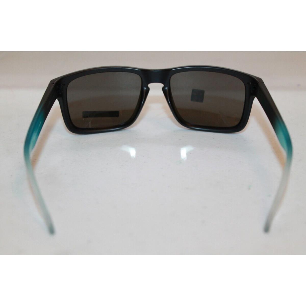 oakley holbrook arctic fade