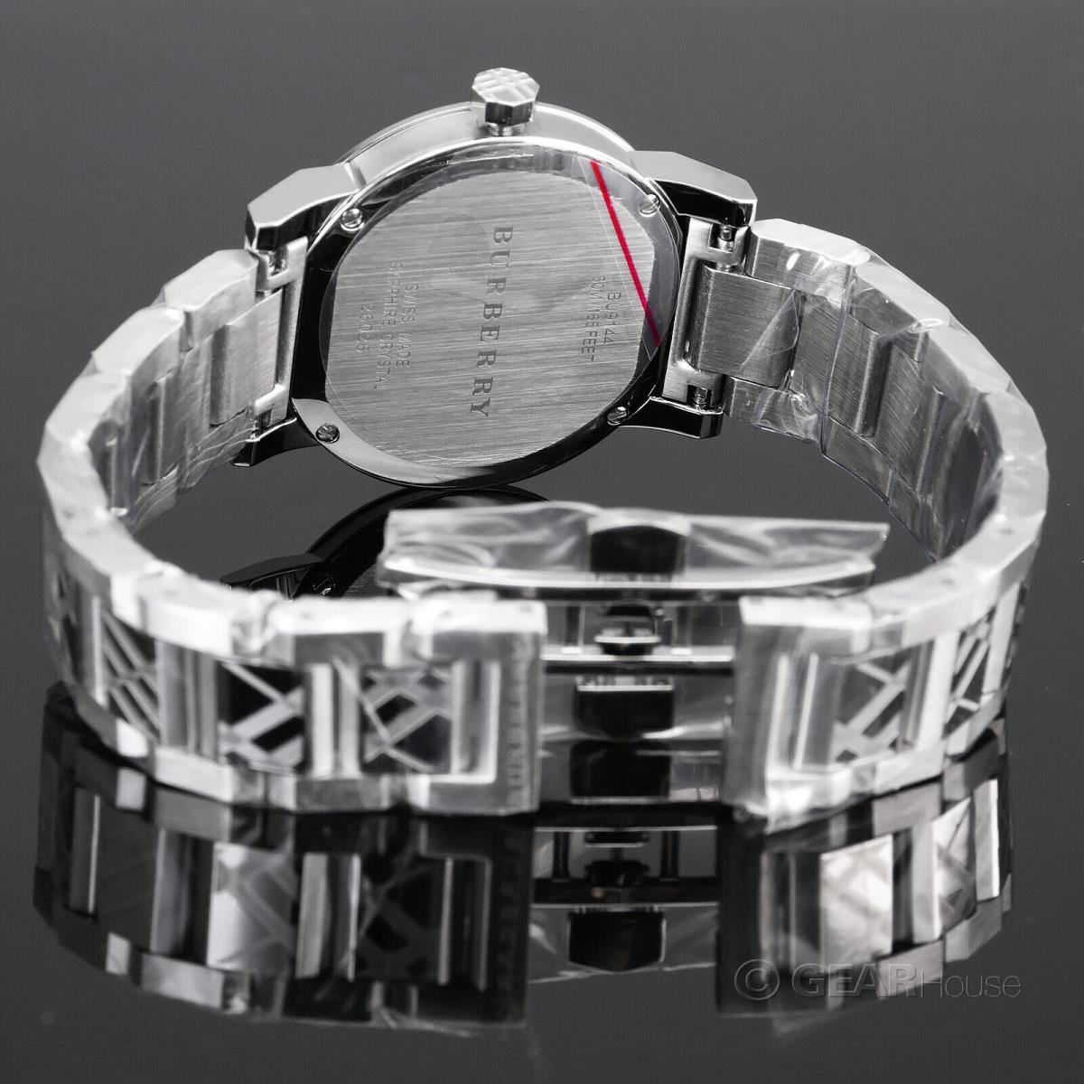 Burberry watch City - Silver Dial, Silver Band, Silver Bezel 0