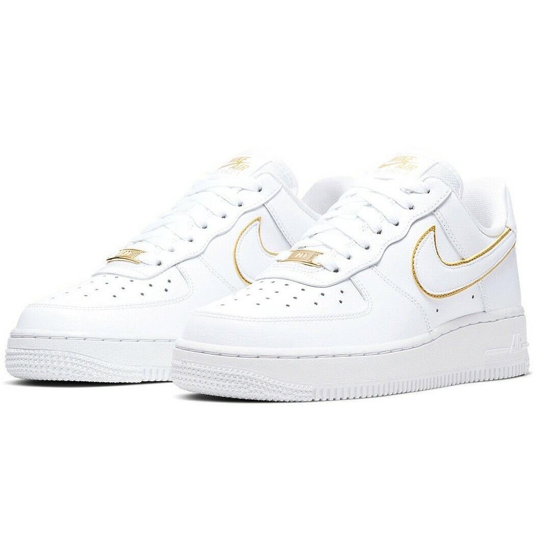Nike Air Force 1 `07 Ess Womens Size 7 Sneaker Shoes AO2132 102 White Metallic