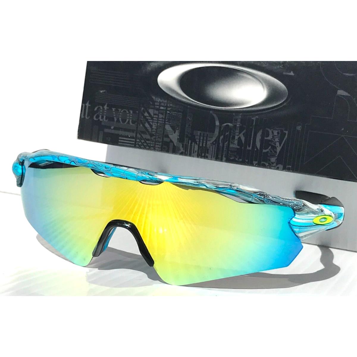 Oakley sunglasses Radar Path - Blue White Grey Frame, Gold Lens