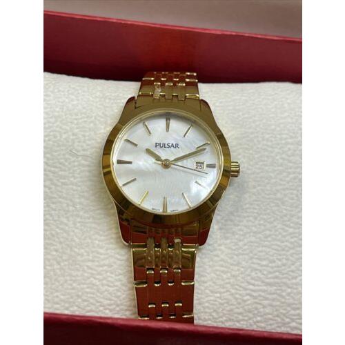 Ladies Pulsar Watch PH7232 Mother Of Pearl Date Gold Tone and Tag
