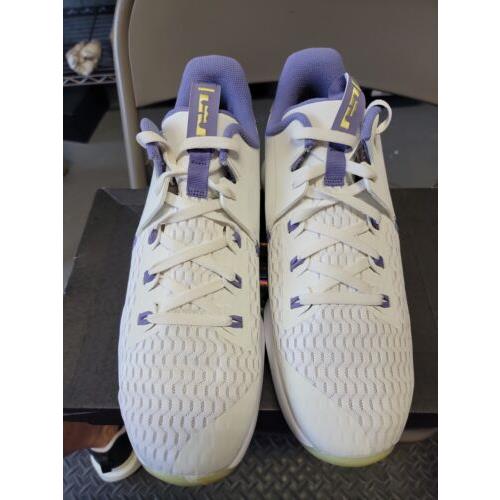 Nike shoes LeBron Witness - White 0