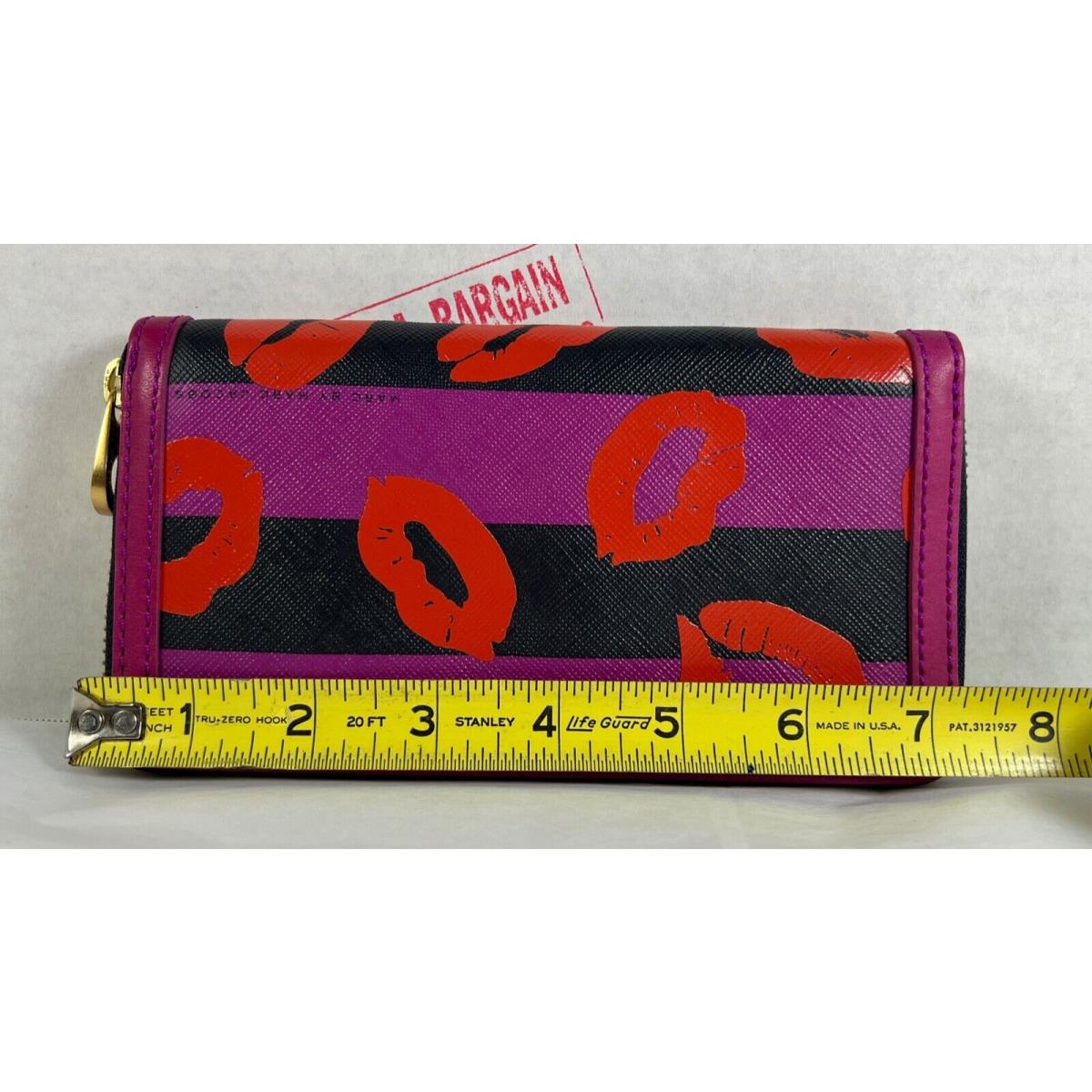Marc Jacobs Kisses Canvas Coated Zip Around Wallet Purse M3123225