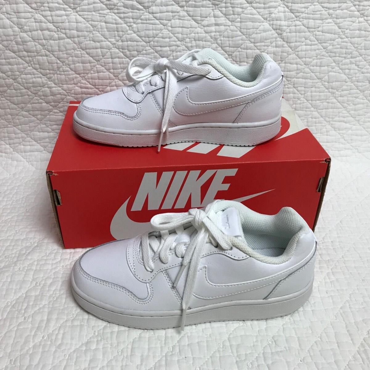 Nike shoes EBERNON - White 1