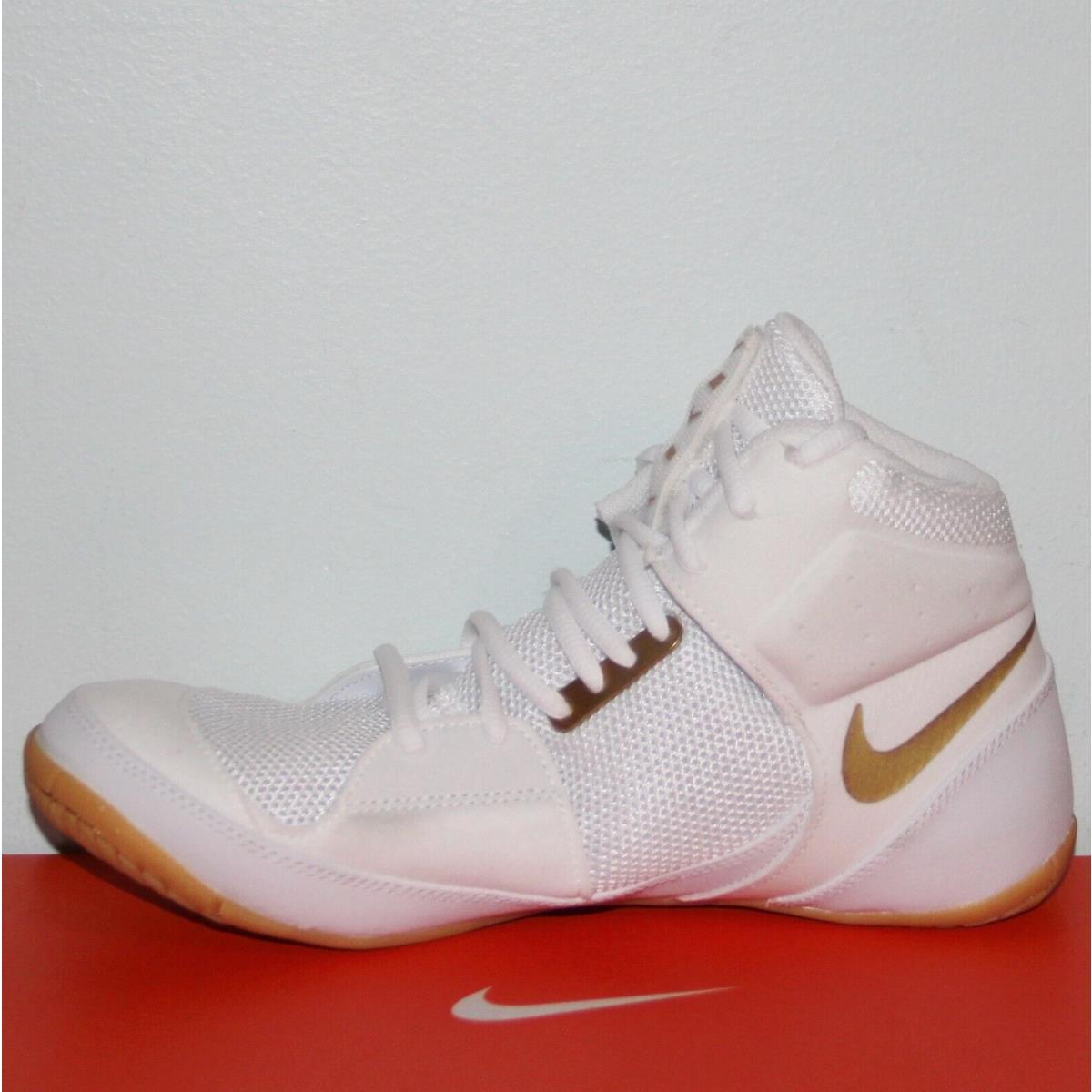 vaso conveniencia Alrededor Nike Fury Wrestling Shoes Mens 9 AO2416-170 White Metallic Gold |  883212348128 - Nike shoes Fury - White | SporTipTop