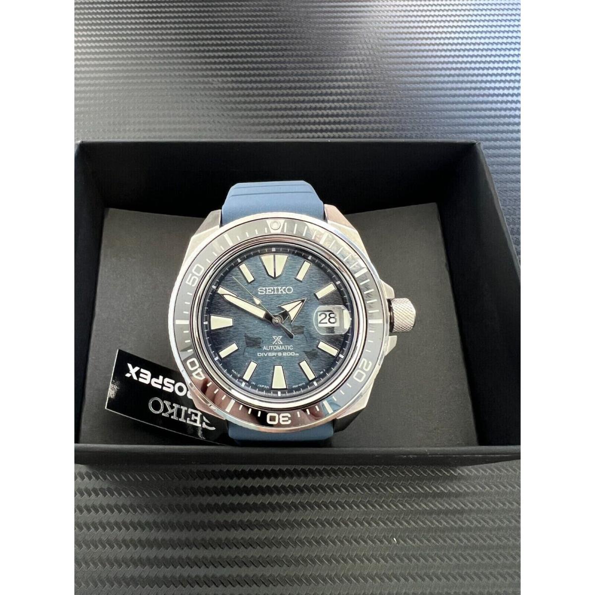 Seiko Manta Ray Gradient Blue Dial with Stamped Wave Pattern Blue Strap SRPF79