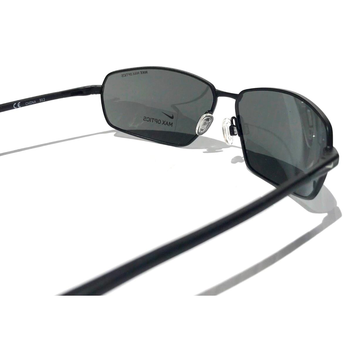 Nike sunglasses Pivot - Frame: Black, Lens: Black